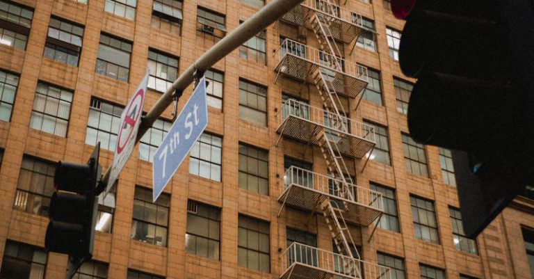 Safety Tips - Voyage Los Angeles